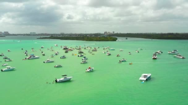 ビデオマイアミ空中ボートハウルオーバー砂バー夏の雰囲気 — ストック動画