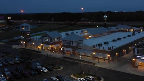 Aerial Drone Video Mississippi Outlet Mall Bij Nacht — Stockvideo