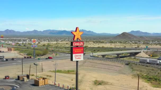 Filmagem Aérea Carls Restaurante Fast Food Quartzsite — Vídeo de Stock