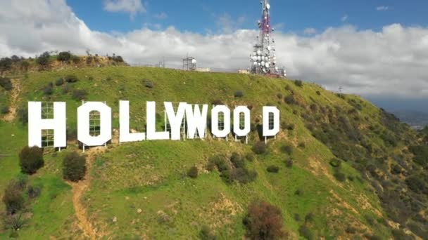 ハリウッドサインロサンゼルスCaの上空を飛ぶ — ストック動画