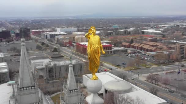 Vídeo Aéreo Estátua Ouro Templo Salt Lake City — Vídeo de Stock