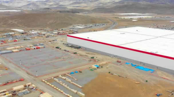 Stockluftaufnahmen Tesla Gigafactory — Stockvideo