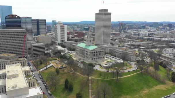 Vídeo Aéreo Downtown Nashville State Capitol Building — Vídeo de Stock