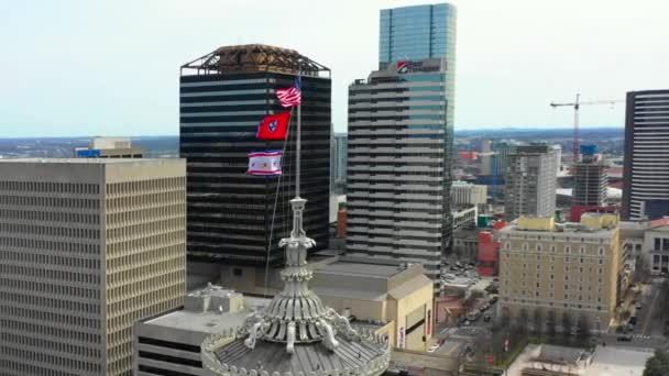 Aerial Video Flags Tennessee State Capitol Building — Stock Video