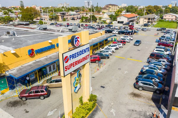 Foto aérea Presidente Supermercado Miami Little Havana — Foto de Stock