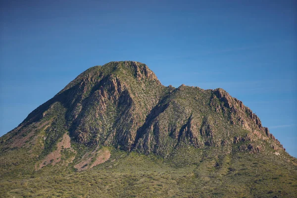 Desert Mountain landschap blauwe hemel — Stockfoto