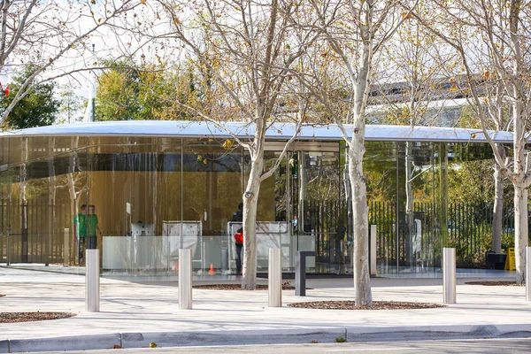 Apple Park visitor Center Cupertino CA stock photo — Stock Photo, Image