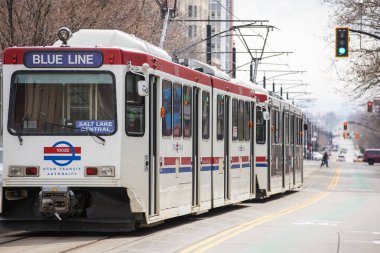 Raylar üzerinde Utah Trax elektrikli arabası