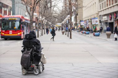 Tekerlekli sandalyede evsiz adam Denver Colorado görüntü