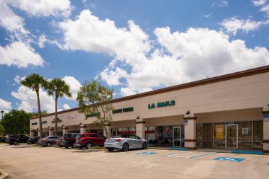 North Lauderdale, Fl, Usa - 22 Nisan 2019: Rk Center alışveriş merkezinin dış görünümü fotoğrafı
