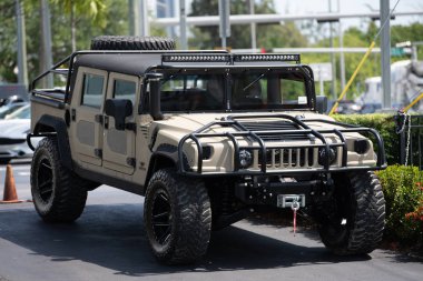 Hummer H1 tüm çekişli askeri kamyon almak