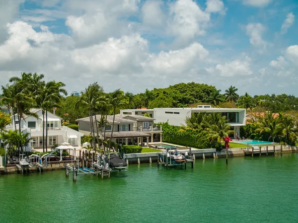Foto aérea de mansiones en Miami Beach — Foto de Stock