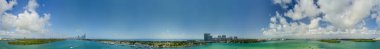 Miami Beach üzerinde havadan panorama gökyüzü