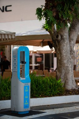 Miami Sahil Lincoln Yolu 'nda bir büfe satın aldım.