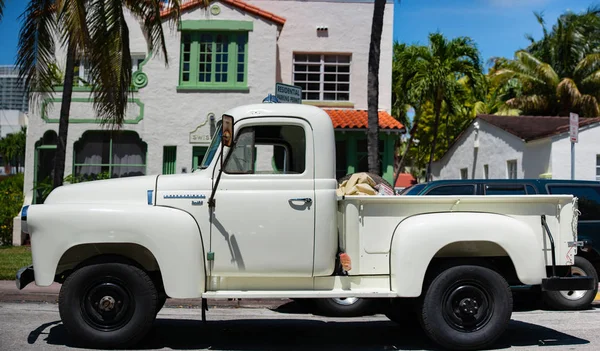 1957 nemzetközi S120 pick up truck — Stock Fotó