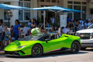 Miami Beach stok görüntü Yeşil Lamborghini
