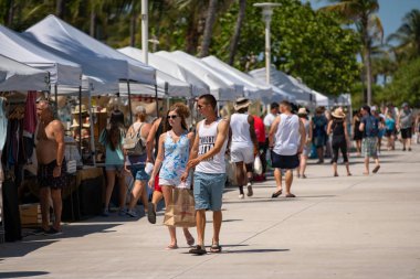 Miami Beach Ocean Drive hafta sonu çiftçilerin pazar stok fotoğraf
