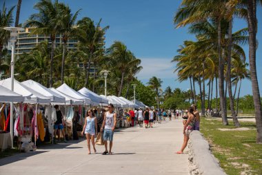 Miami Beach Ocean Drive hafta sonu çiftçilerin pazar stok fotoğraf