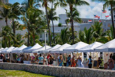 Miami Beach Ocean Drive hafta sonu çiftçilerin pazar stok fotoğraf