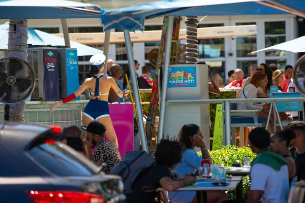 Girl in a sailor outfit dancing at the Clevelander Bar and Club — Stock Photo, Image