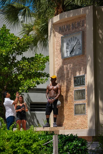 Miami Beach historic thermometer Ocean Drive — Stock Photo, Image