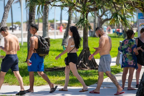 Pessoas em Miami Beach verão 2019 fotos stock — Fotografia de Stock