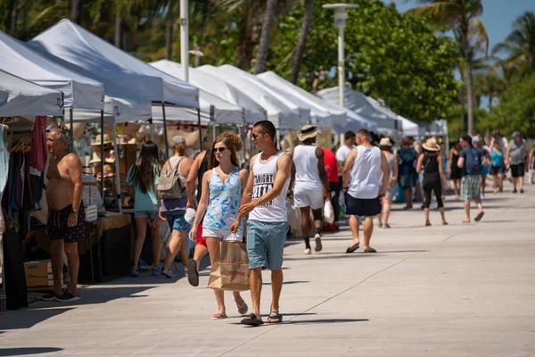 Miami Beach Ocean Drive weekend rolnicy rynek Zdjęcie stockowe — Zdjęcie stockowe