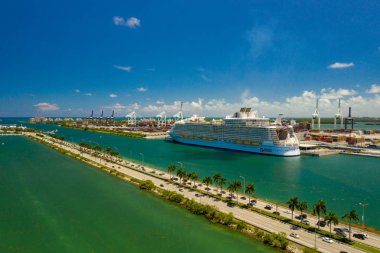 Port Miami Fl'de Denizlerin Havadan Video Senfonisi