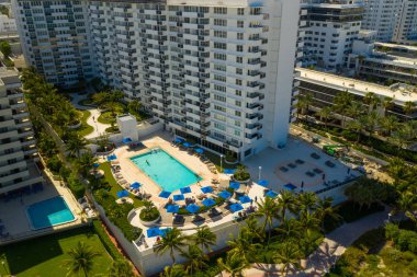 Hava drone fotoğraf Deco Plage Condominium yüzme havuzu güverte