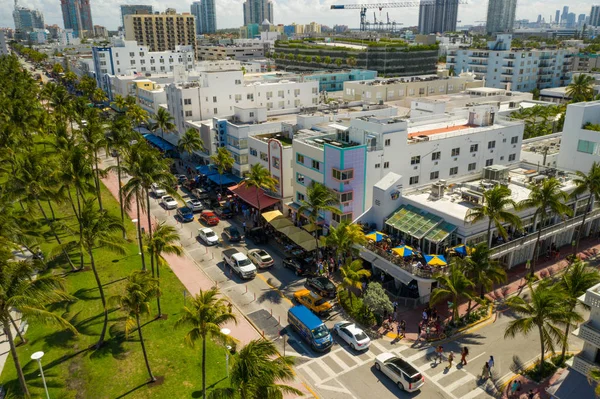 Immagine di riserva aerea Miami Beach Ocean Drive affollato sulla weeken — Foto Stock