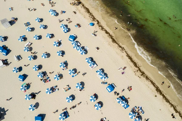 Aerial Miami tourists on the beach — Stock Photo, Image