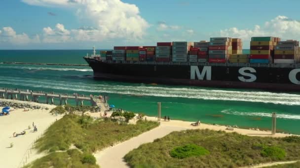 Luftaufnahmen Msc Frachtschiff Verlässt Hafen Miami — Stockvideo