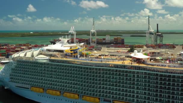 Royal Karibská Symfonie Moří Gigantické Výletní Lodi Miamské Vzdušné Záběry — Stock video