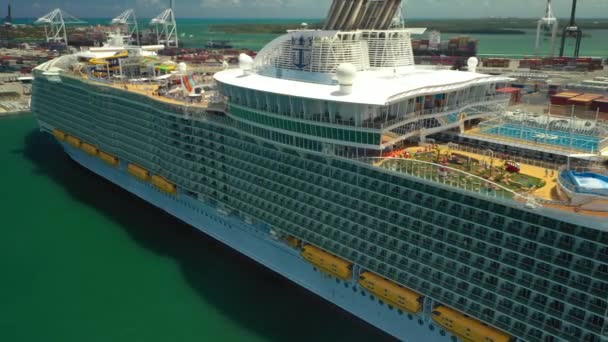 Sommerstimmung Symphonie Der Meere Königliche Karibik Kreuzfahrtschiff Miami Antenne — Stockvideo
