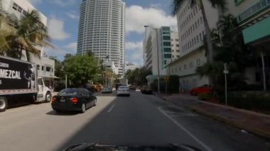 Stok görüntüleri Miami Beach Collins Avenue sürücü 4k 60p
