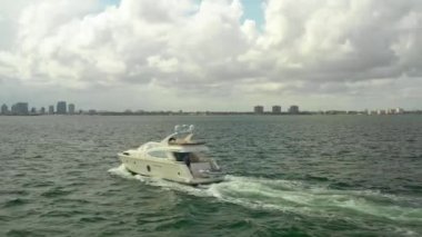  Arka planda Miami defne görünümünde hava video yat