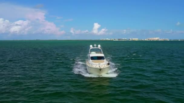 Aerial Rolki Materiału Luksusowego Jachtu Cruising Oceanie — Wideo stockowe
