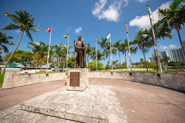 Foto de stock Estatua de bronce Simon Bolívar Centro de Miami FL EE.UU. — Foto de Stock