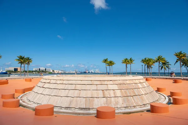 Air mancur di Bayfront Park Miami FL — Stok Foto