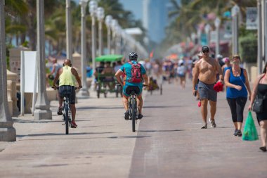 Hollywood Beach Fl bisiklet şeridi boardwalk üzerinde