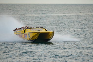 Turistler ile Thriller Miami sürat teknesi hız için heyecanlı