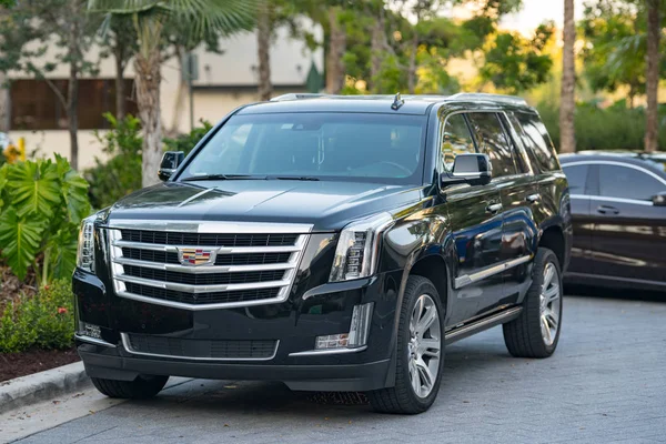 Cadillac Escalade lüks bir limon suv