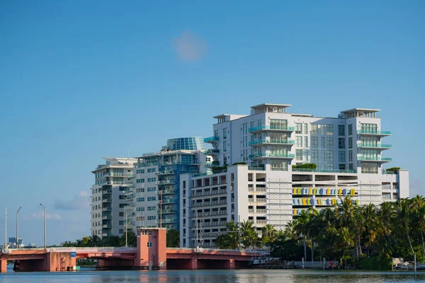 Miami architektur brücke und wasser — Stockfoto