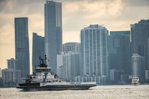 500mm telephoto Fisher Island Ferry in bay with downtown Brickel — Stock Photo, Image