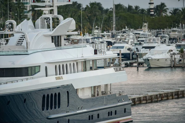 Motor yacht Sirona III i Miami Beach — Stockfoto