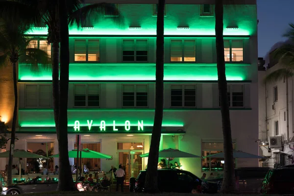 Avalon hotel miami beach photo nacht ocean drive — Stockfoto