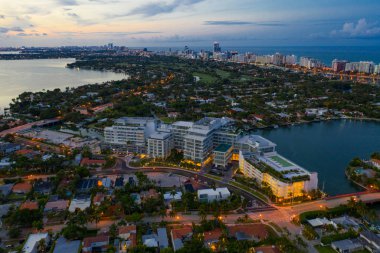 Ritz Carlton Residences, Miami Beach alacakaranlık hava drone p