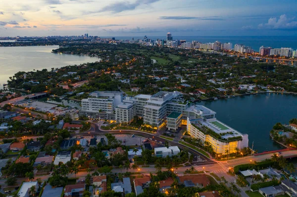 The Ritz Carlton Residences, Miami Beach Crepúsculo avión no tripulado p — Foto de Stock