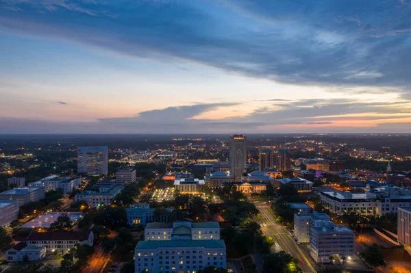 Florida State Capitol budynek strzał z dronem w nocy — Zdjęcie stockowe