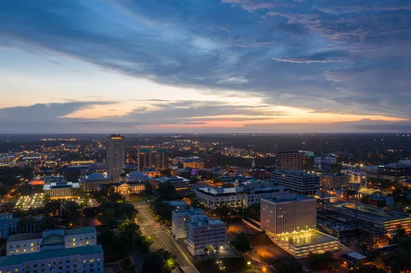 Crepúsculo aéreo foto Downtown Tallahassee cena Capitólio Estadual B — Fotografia de Stock